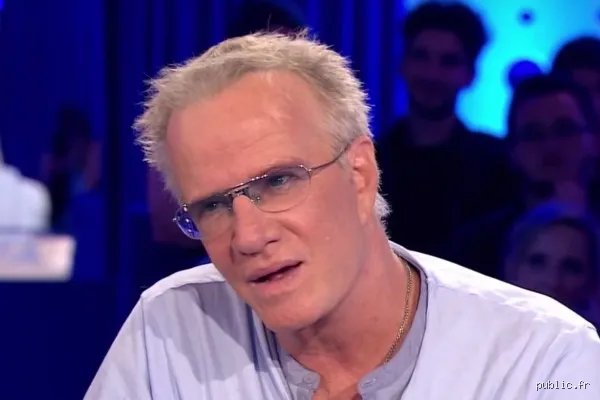 Quel est le problème de santé de Christophe Lambert : la vérité sur son combat contre la myopie profonde