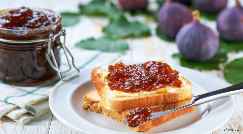 Quelle est la pire confiture pour la glycémie ? Le verdict sans appel des nutritionnistes sur votre tartine matinale