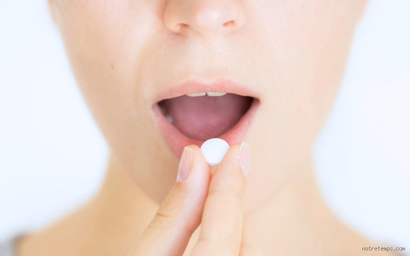 Quelle forme de médicament agit le plus vite ? Le match entre comprimé, injection et spray