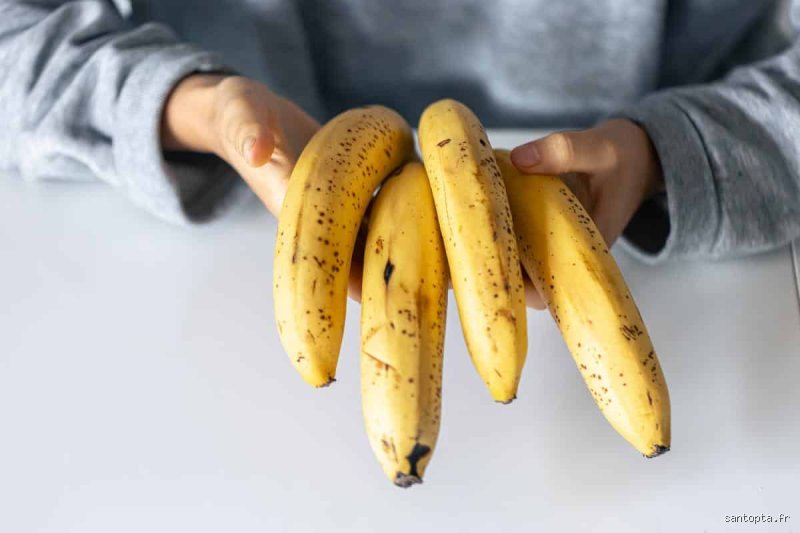 Quels médicaments ne faut-il pas prendre avec des bananes ? Le guide complet pour éviter les interactions fatales