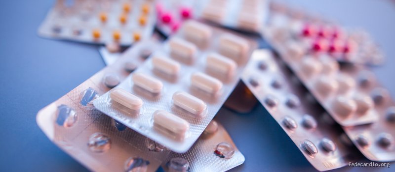 Quels médicaments prolongent la vie en cas d'insuffisance cardiaque ? Le guide complet sur les traitements qui sauvent réellement des vies