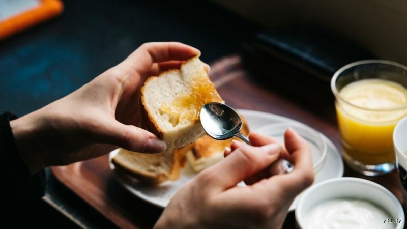 Quels sont les effets secondaires du fait de sauter le petit-déjeuner : une analyse sans tabou des impacts métaboliques réels