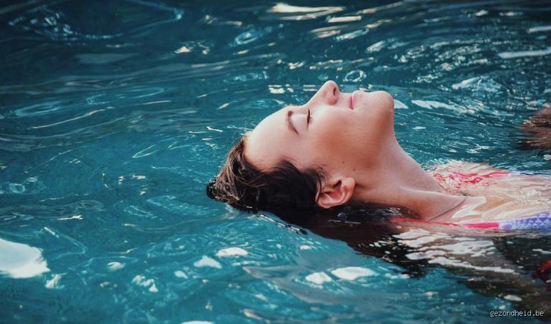 Quels sont les problèmes de santé possibles après une baignade en piscine et comment s'en protéger efficacement ?