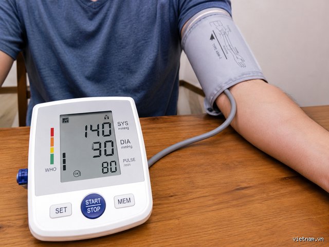 Une tension artérielle de 140-90 peut-elle provoquer un AVC ? Ce que la médecine moderne cache sous le tapis