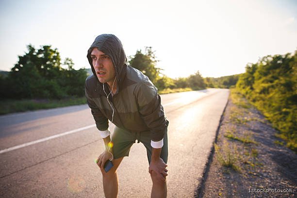 Courir quand on est fatigué : Le secret d'une bonne récupération ou la voie rapide vers l'épuisement ?