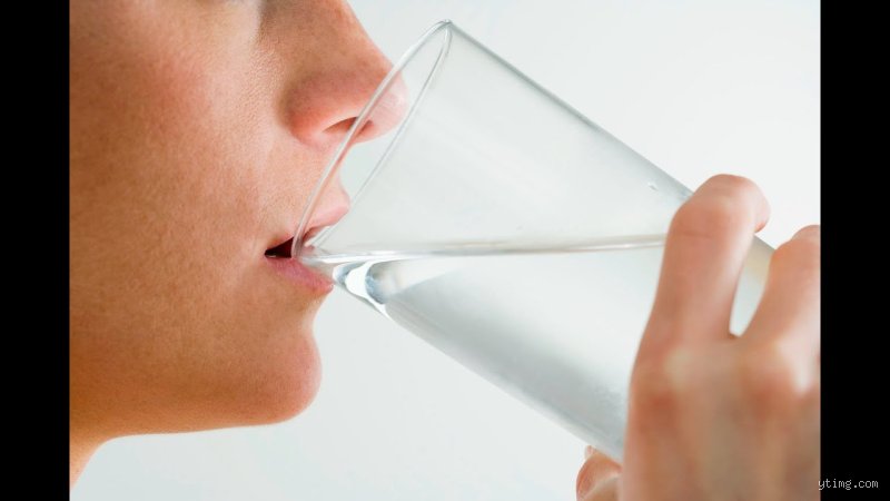Est-ce que boire 2 litres d'eau fait maigrir ?