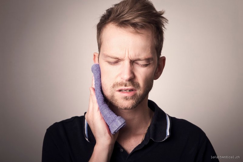 Pourquoi j'ai mal à la mâchoire et à l'oreille : les causes courantes et ce qu'il faut savoir