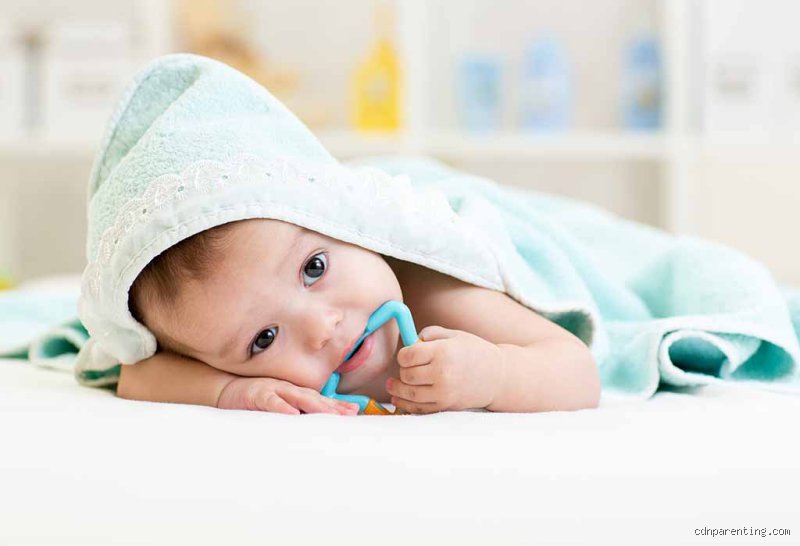 Pourquoi la tête de bébé chauffe ?