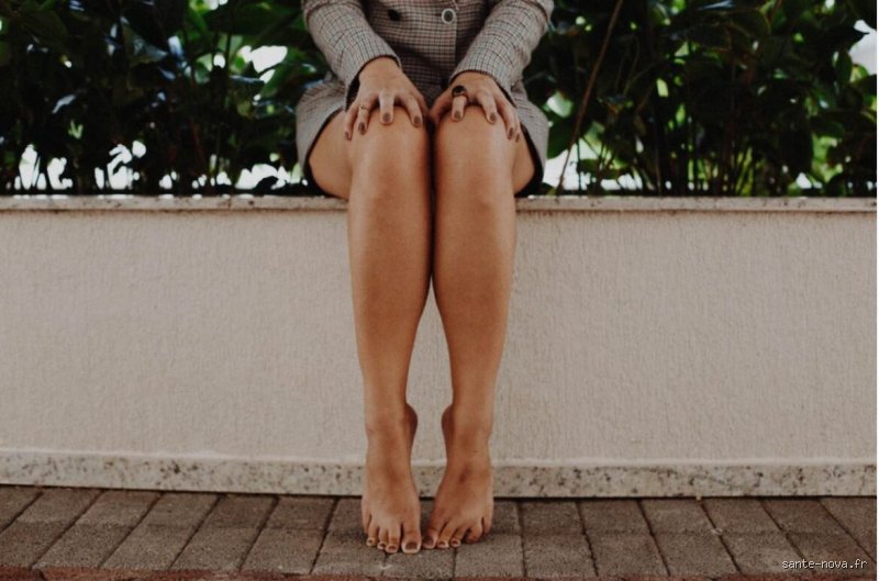 Pourquoi mes jambes tremblent toutes seules ? Comprendre et agir