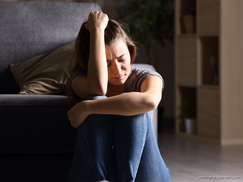 Comment appelle-t-on la maladie de la tristesse ? Nom scientifique, symptômes et vrais visages du mal du siècle