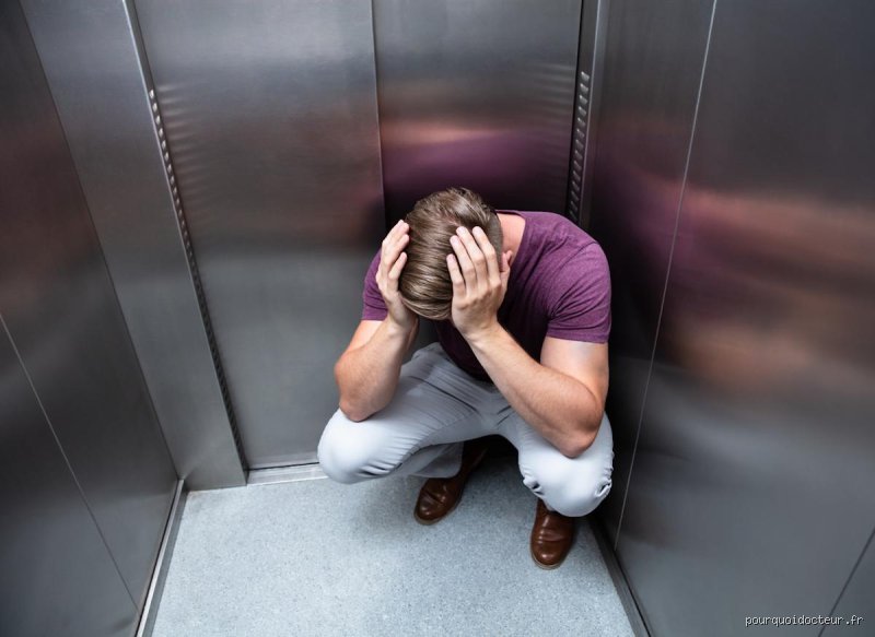 Comment ramener à la réalité une personne en pleine crise : les protocoles d'urgence pour stabiliser un proche en détresse psychique