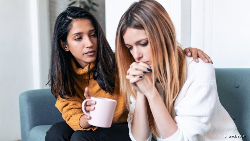 Comment savoir si une personne ne va pas bien ? Signes révélateurs et conseils pratiques