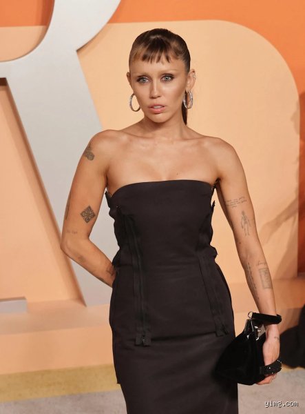 Miley Cyrus et la rumeur du stoma bag : entre spéculations médicales et réalité médiatique d'une icône pop