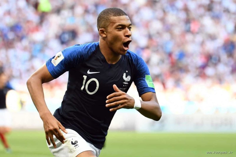 Mbappé et son Mystérieux Bandage : Simple Coquetterie ou Véritable Blessure ? On Enquête !