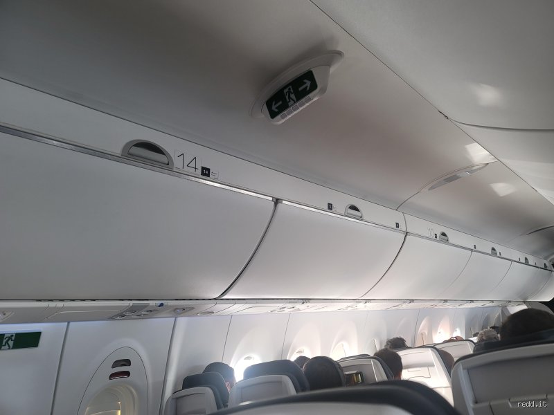 Pourquoi pas de siège 13 avion ? Les secrets d’une superstition qui fait planer le doute en cabine