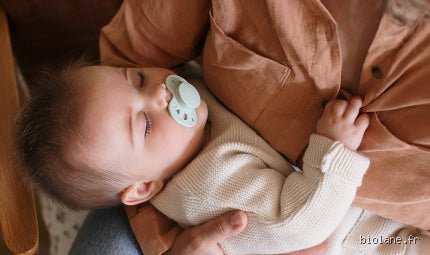 Pourquoi un bébé respire fort et vite ?