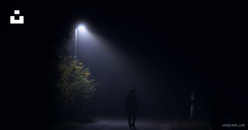 Pourquoi une personne aime rester dans le noir ?