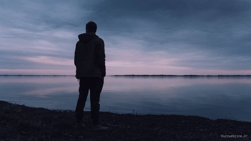 Qu’est-ce qui pousse les gens à devenir solitaires ? Radiographie d’un retrait volontaire ou subi dans une société de l’hyper-connexion