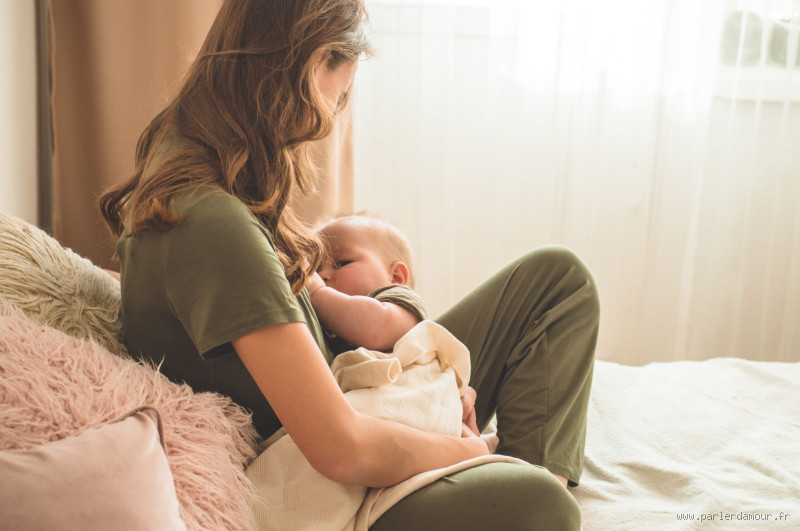 Quand bébé s'attache à sa mère ? Les premiers liens émotionnels