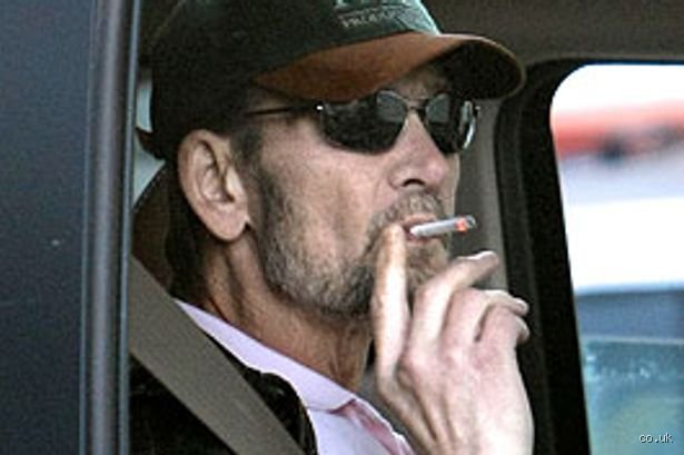 Was Patrick Swayze a heavy cigarette smoker : la vérité brute derrière l’image de l’icône d’Hollywood