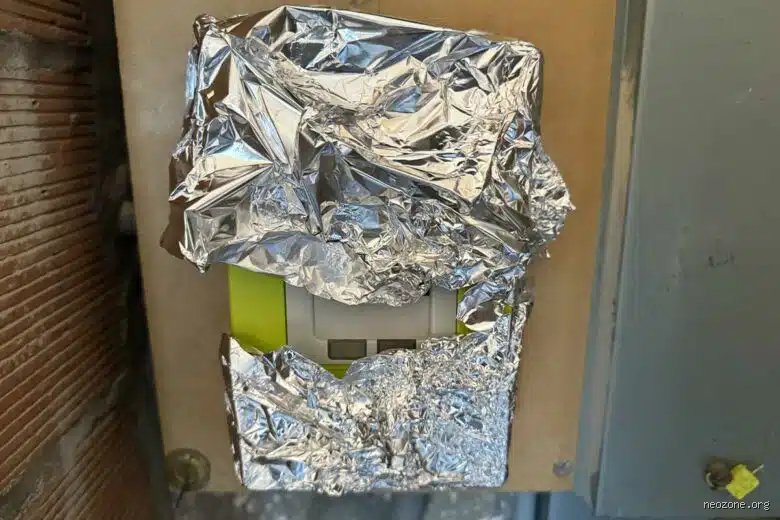 Est-ce que le papier d'aluminium bloque les ondes ?