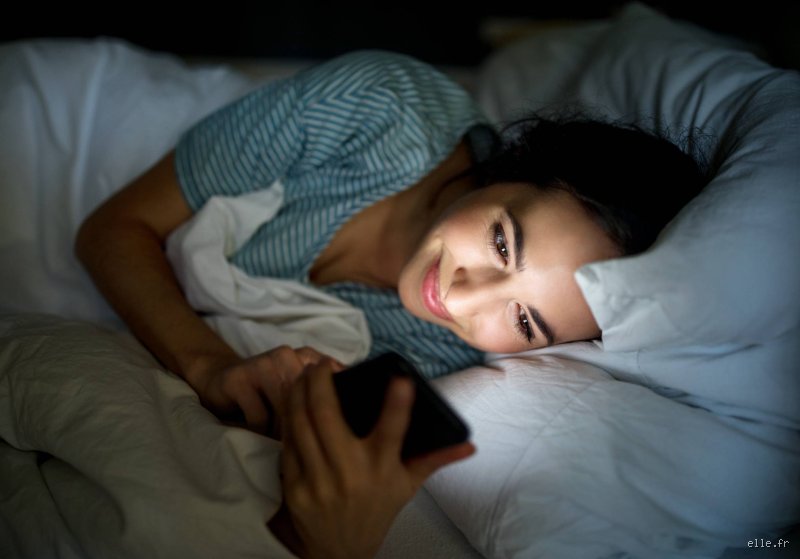 Pourquoi les gens éteignent-ils leur téléphone la nuit et quels sont les réels bénéfices pour votre batterie ?