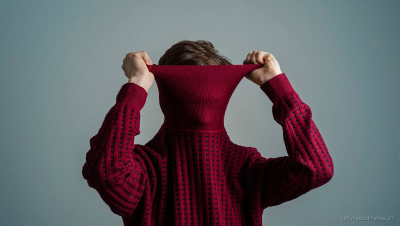Comment appelle-t-on une personne très timide ?