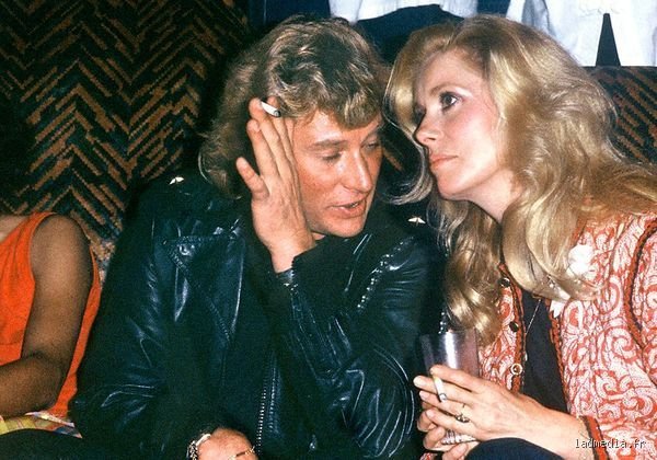 Johnny Hallyday et Catherine Deneuve : l’histoire secrète d’un couple qui a marqué la France