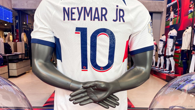 Qui est le numéro 10 du PSG actuellement ? La réponse qui va surprendre !