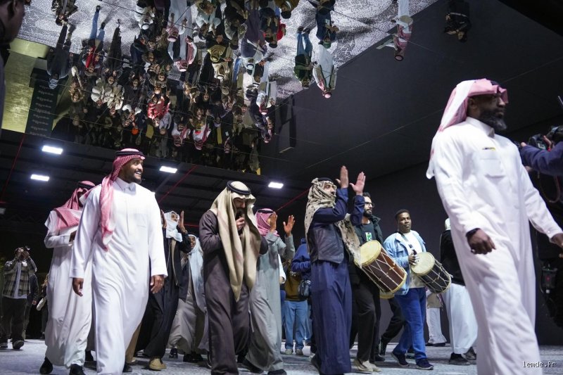 Peut-on vraiment s'embrasser en public en Arabie saoudite sans risquer gros ?