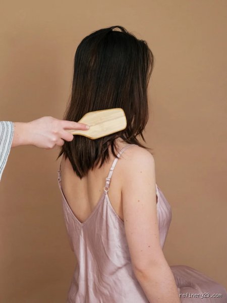Pourquoi ne faut-il pas se laver les cheveux pendant les règles : entre mythes ancestraux et réalités physiologiques