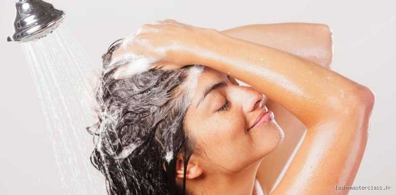 Comment se laver les cheveux avec des extensions de cils ?