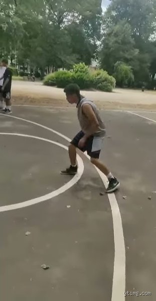 Comment dribbler sans regarder le ballon ? L'art de la vision périphérique au football