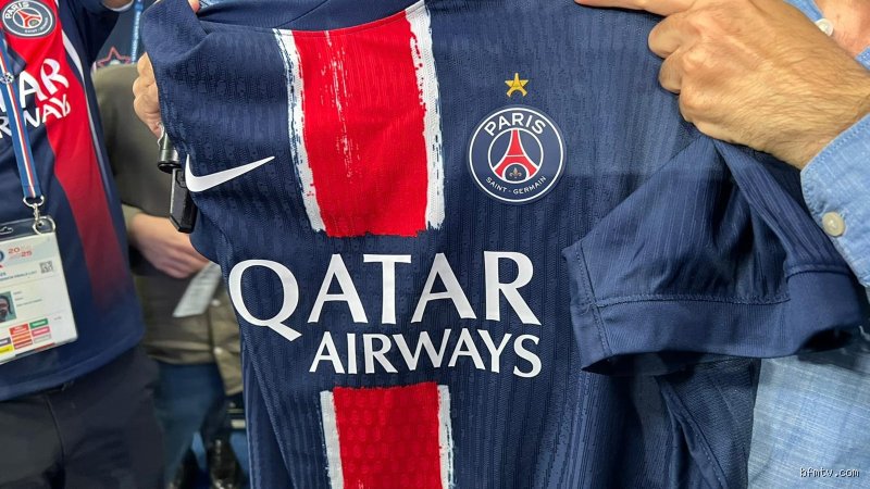 Pourquoi il y a une étoile sur le maillot du PSG ?