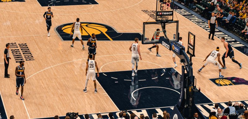 Qu'est-ce que la règle des 3 secondes au basketball universitaire et comment dicte-t-elle le tempo des matchs de la NCAA ?