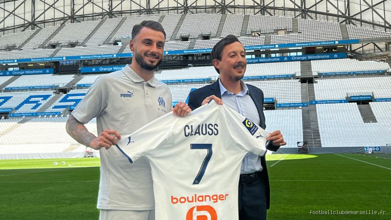 Quel est le salaire de Clauss ?