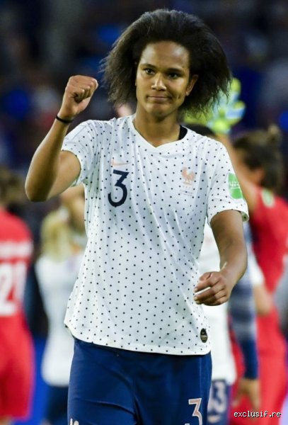 Quel est le salaire de Wendie Renard, la défenseure star du football féminin ?