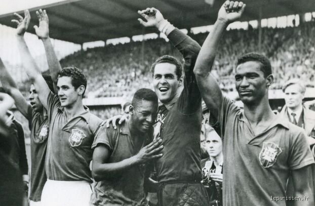 Quel est le seul joueur à avoir remporté 3 Coupes du Monde de football dans l'histoire de ce sport