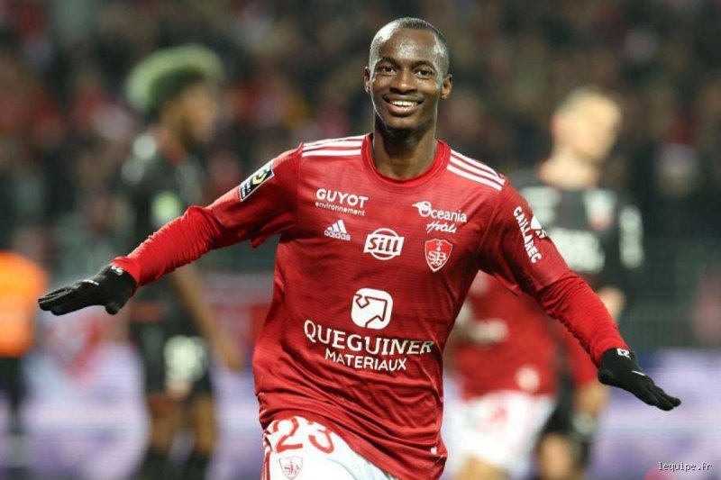 Quel joueur qui a marqué plus de quadruple dans l'histoire du football moderne ?