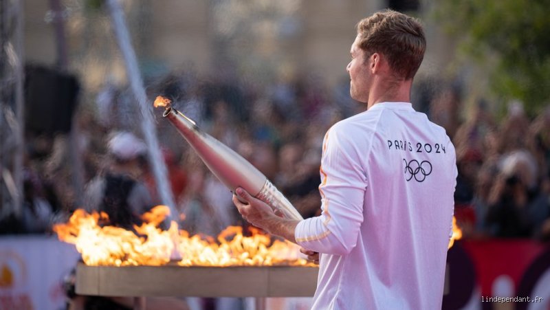 Qui a éteint la flamme olympique 2024 ?