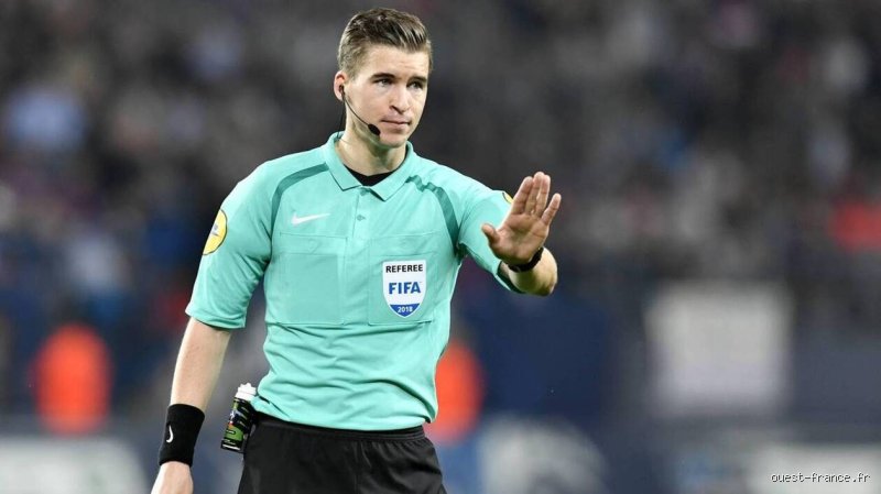 Qui est le meilleur arbitre de Ligue 1 ? Plongée au cœur de la hiérarchie des hommes en noir