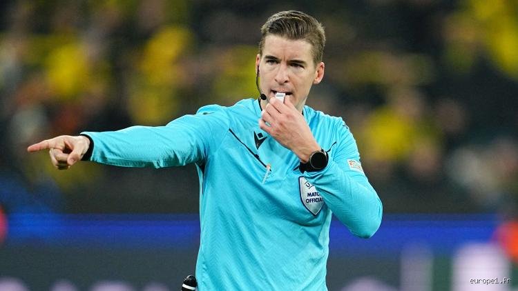 Qui est le meilleur arbitre du monde actuellement : analyse d'un rôle sous haute tension