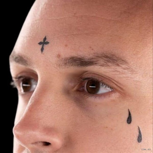 What does a two teardrop tattoo on the left side mean : décryptage d'un symbole entre tragédie et mythologie urbaine