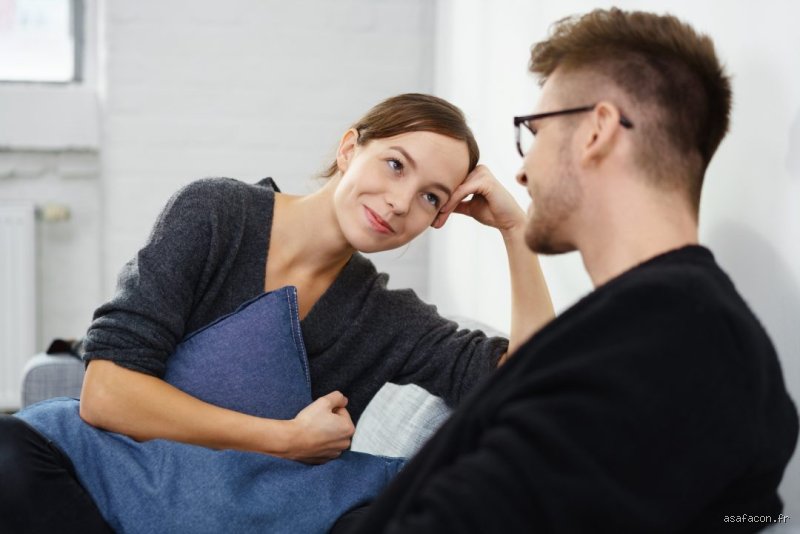 Quand un homme parle de lui : Décrypter les mécanismes de l'auto-réflexion masculine