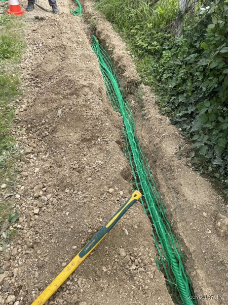 Qui installe le regard Telecom ? Démêler le Vrai du Faux pour Votre Raccordement Fibre