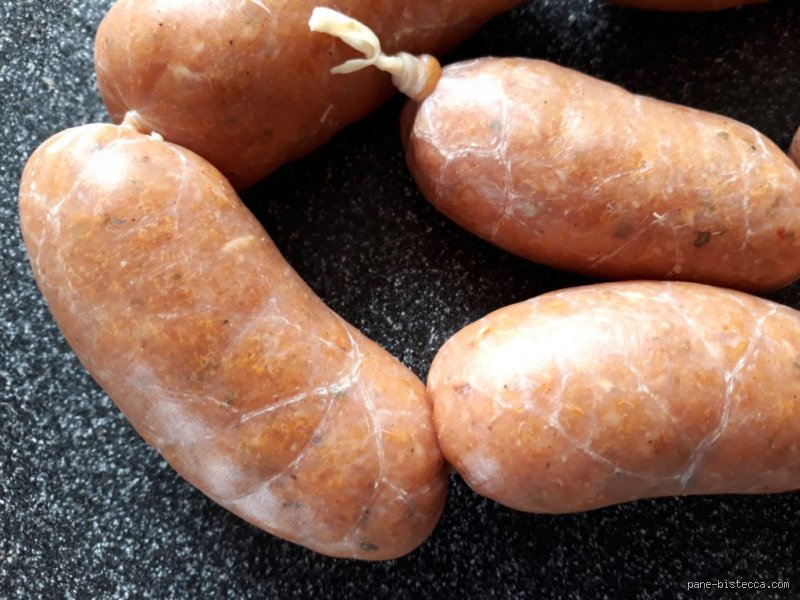 Kann man Hühnern Wurst geben?