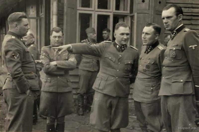 Wer war der schlimmste SS Soldat? Eine historische Analyse menschlicher Abgründe