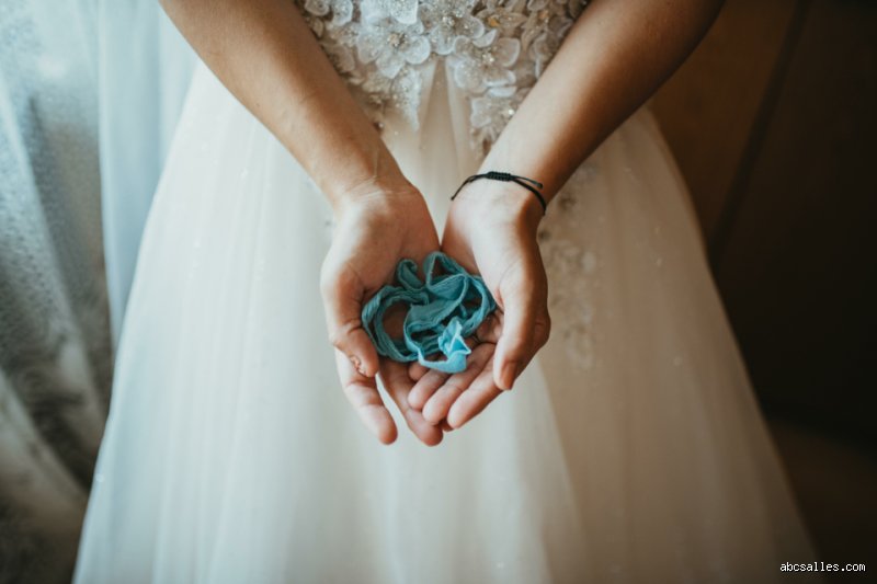 Pourquoi la mariée doit porter du bleu ? La tradition secrète derrière cette couleur symbolique