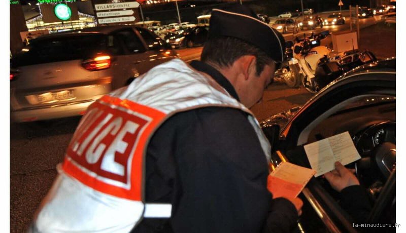 Comment dénoncer une personne qui conduit sans permis de conduire ?