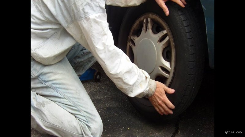 Comprendre pourquoi une automobile fait un bruit de roulement suspect sur la route au quotidien